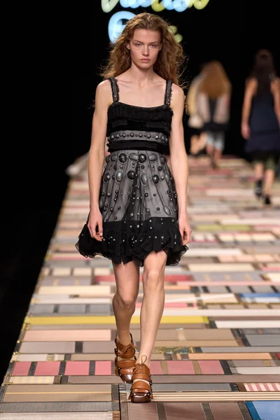 Look 17